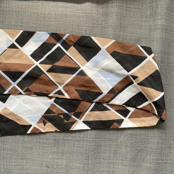 NWOT Le Chateau Geometric Skinny Scarf - Picture 4 of 8